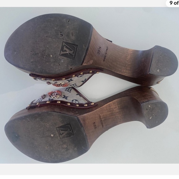 LOUIS VUITTON Gray Monogram Canvas w Rhinestone & Raffia Clog Mules, Size 39.5 - Picture 9 of 10